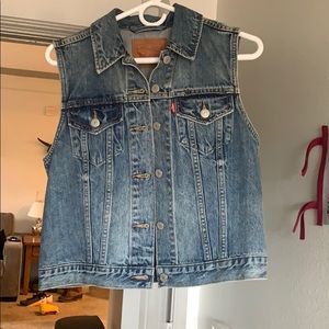 Like new Levi’s denim vest